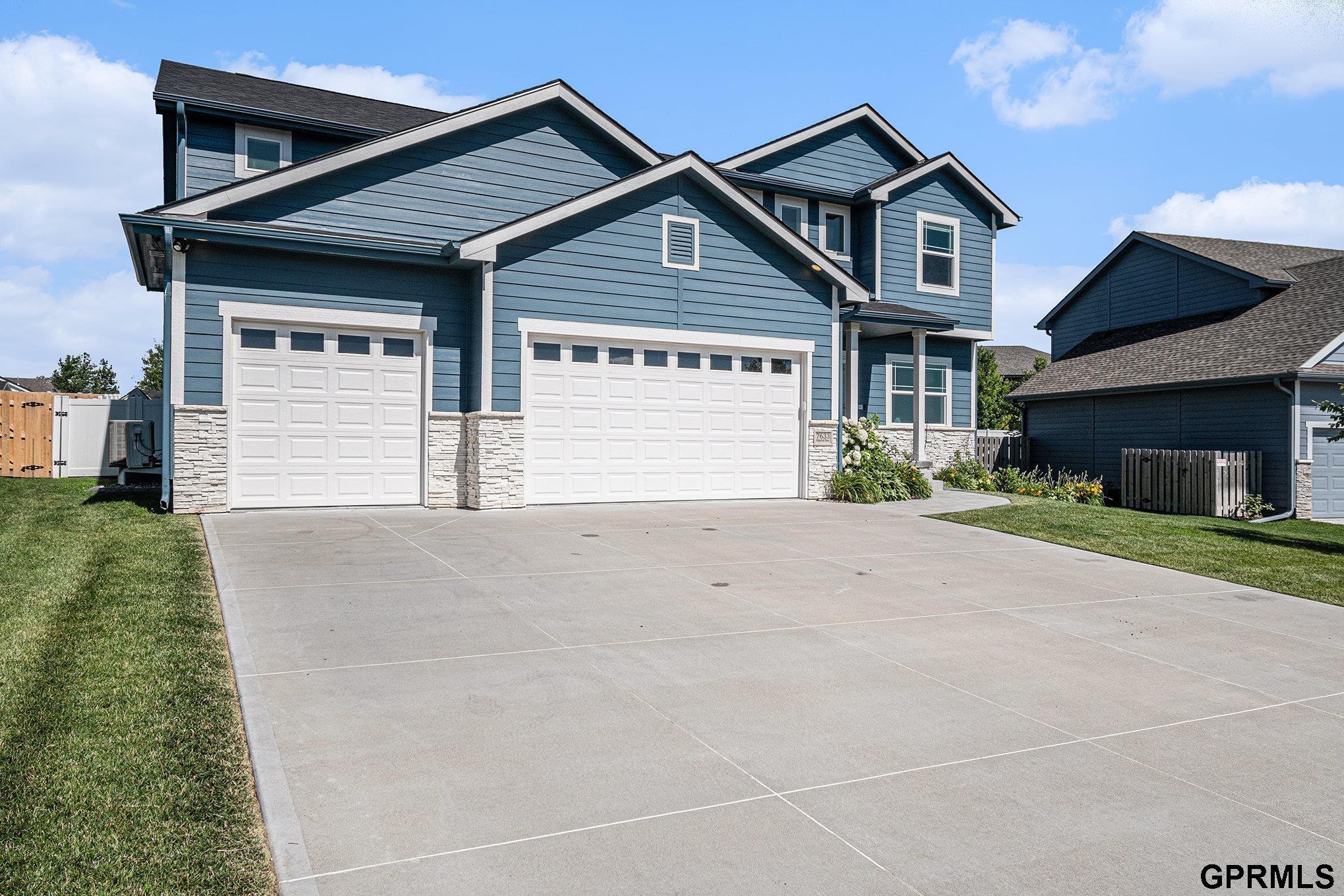 Property Photo: 7633 Kilpatrick Parkway NE 68007