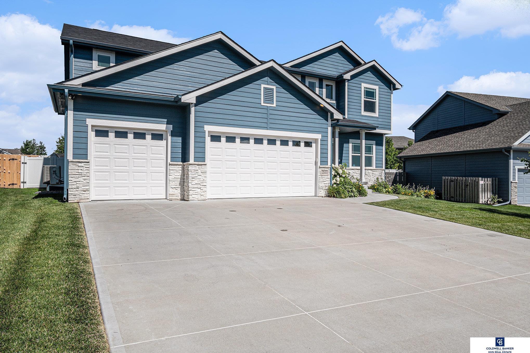 Property Photo: 7633 Kilpatrick Parkway NE 68007