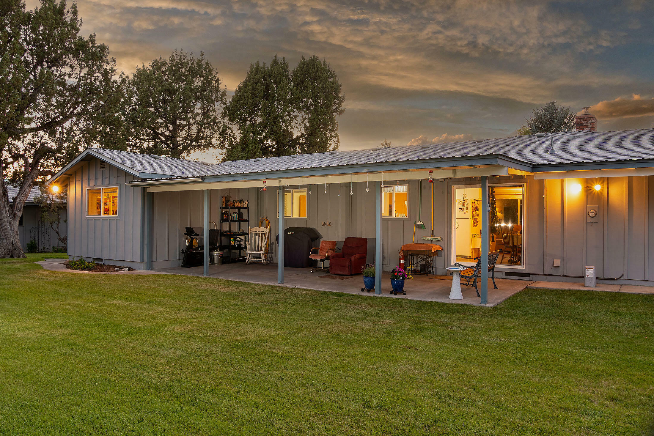 Property Photo: 22835 Latigo Court OR 97701