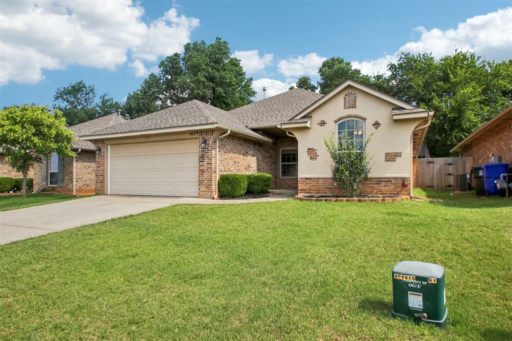 Property Photo: 1629 Rangeline Road OK 73071