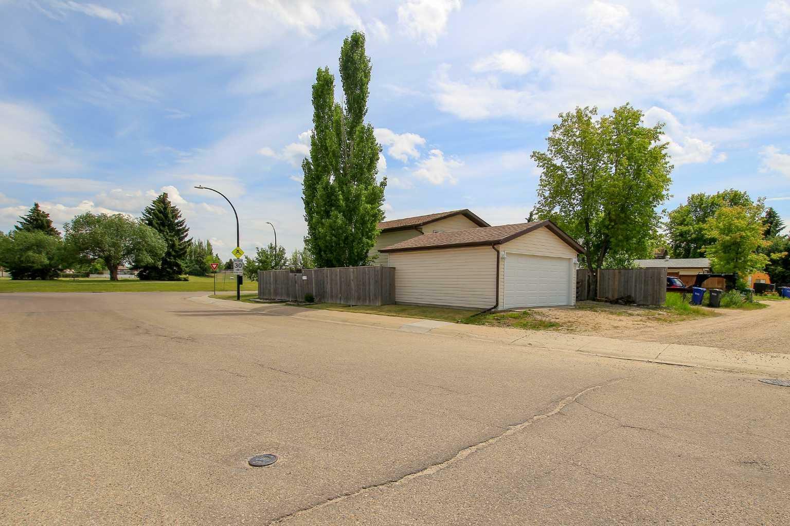 Property Photo: 114 Cornett Drive AB T4P 2G8