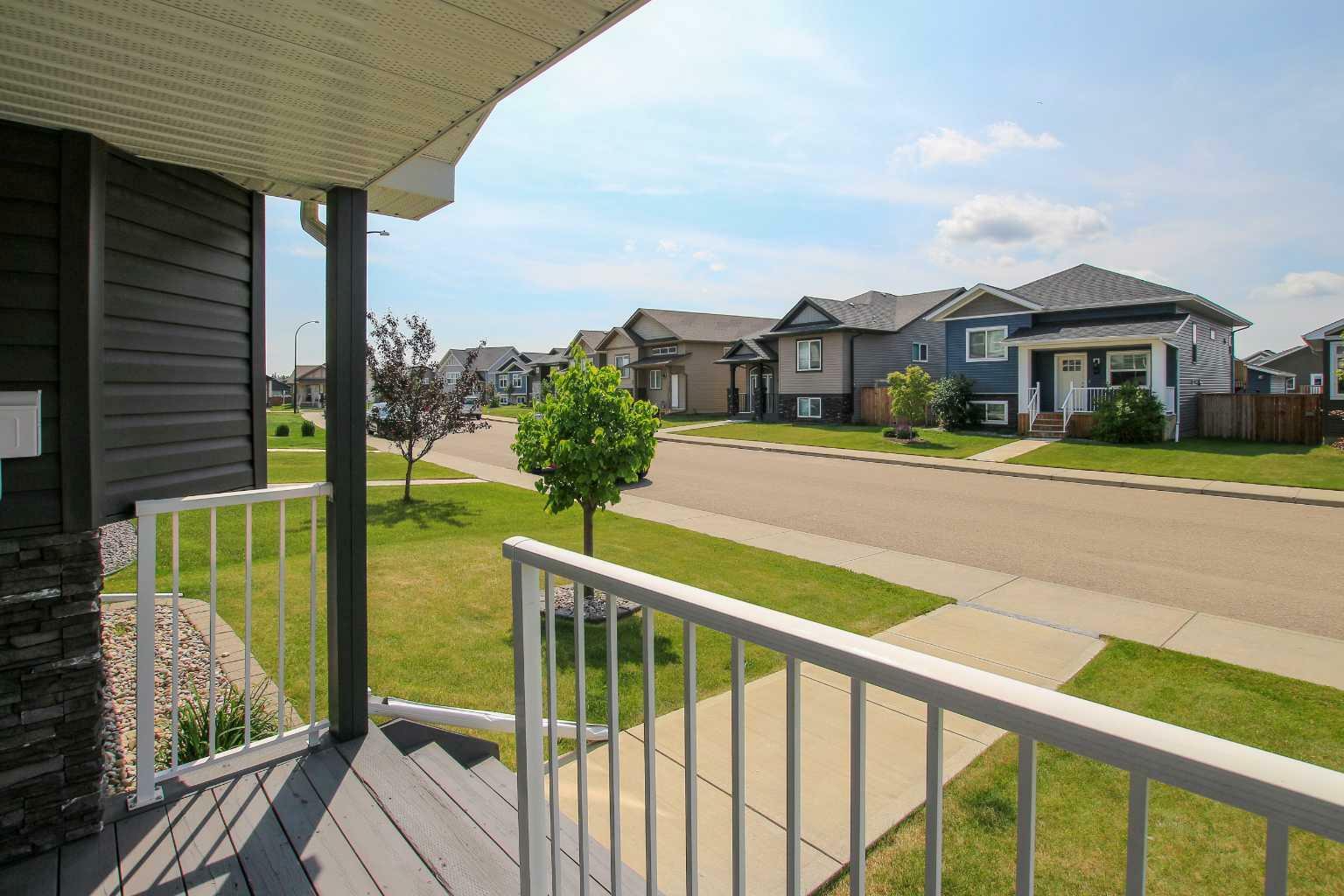 Photo de la propriété: 67 Village Crescent AB T4R 0H8