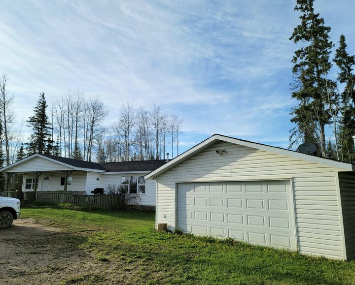 Property Photo:  124 Singer Drive  AB T0P 1J0 