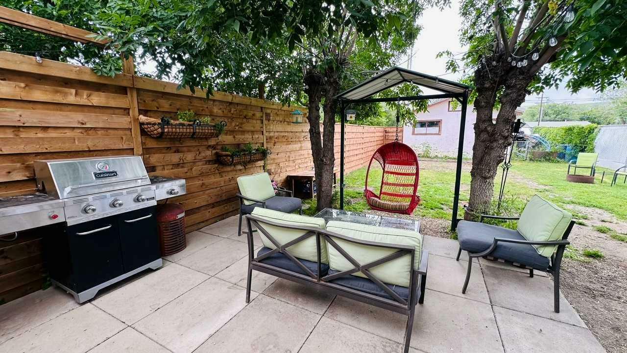 Property Photo: 1202 2 Avenue W AB T0J 0Y2