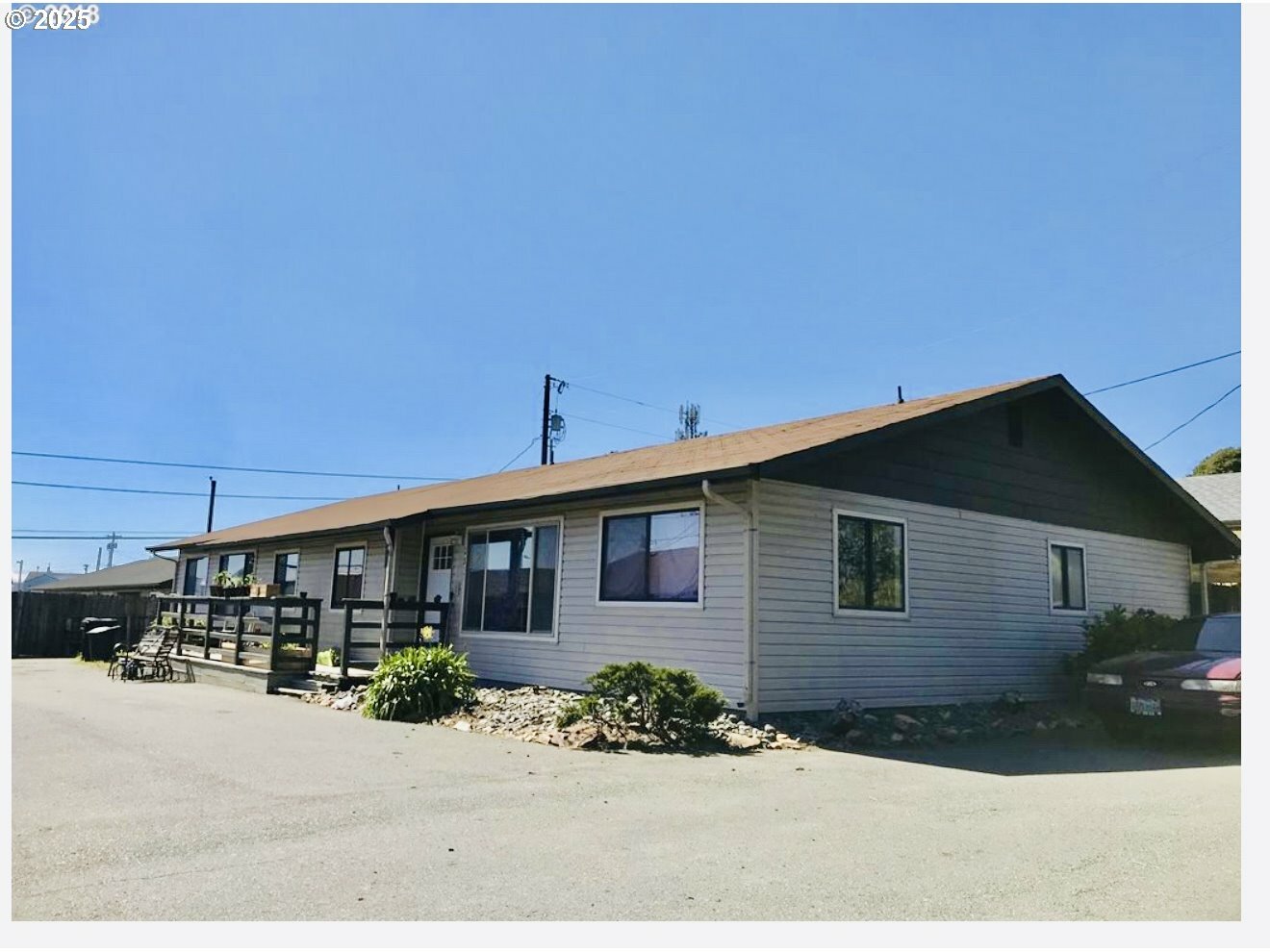 Property Photo: 293 Matot St OR 97415