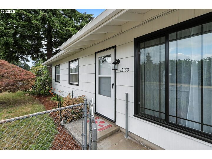 Property Photo:  12130 SE Reedway St  OR 97266 