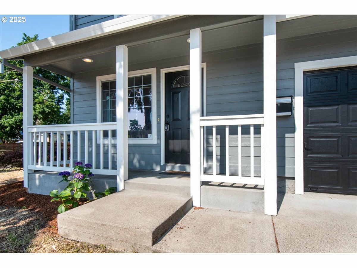 Property Photo: 7841 SE 62nd Ave OR 97206