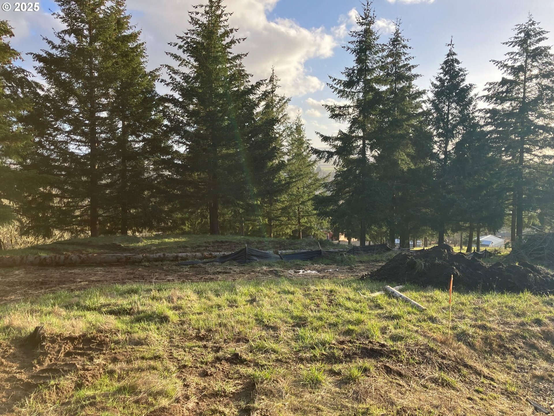 Property Photo: Center 2 OR 97378