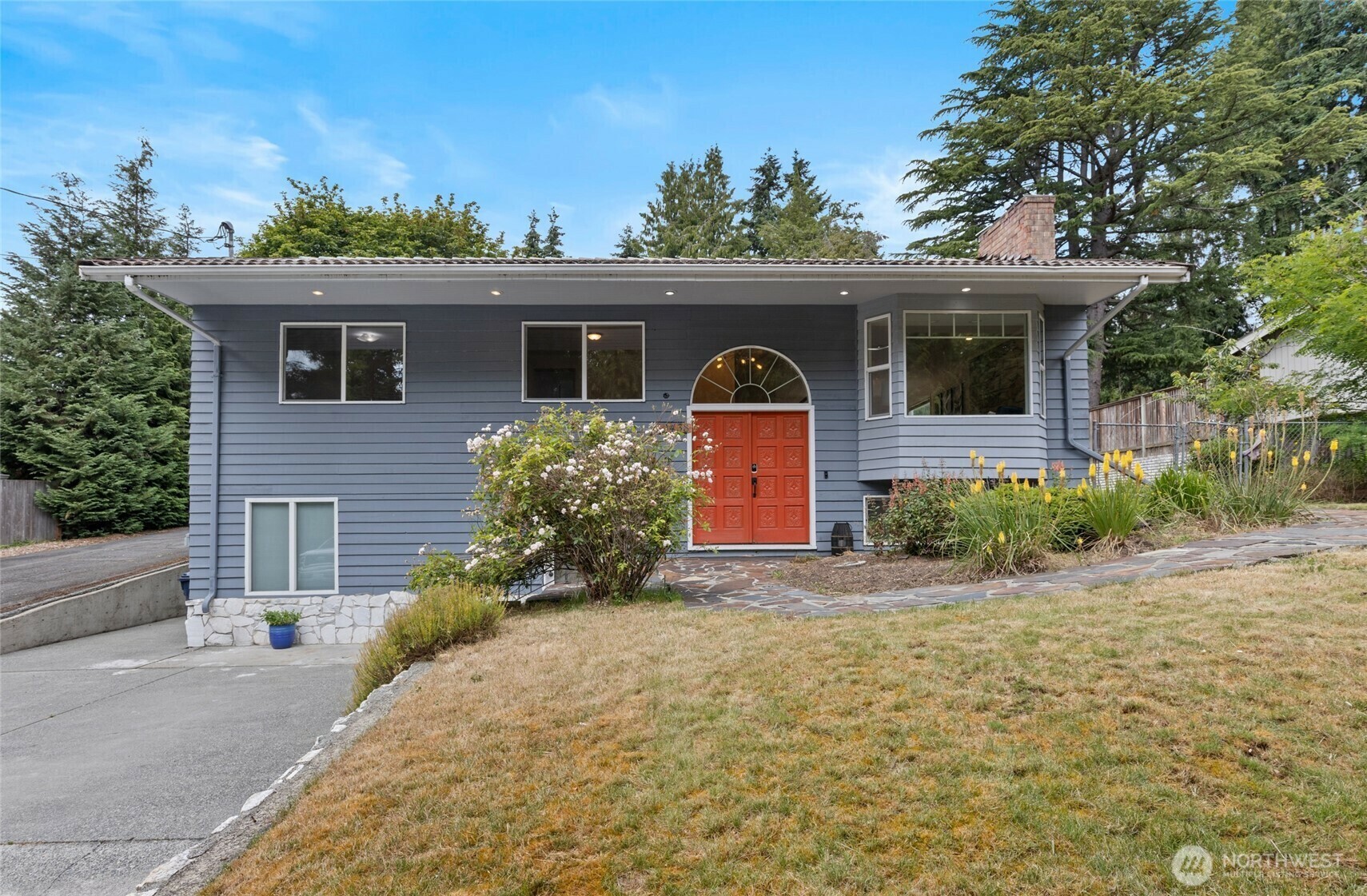 Property Photo: 10438 NE 116th Street WA 98034