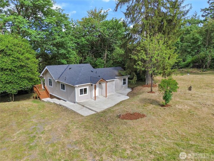 Property Photo: 4627 S 140th Street WA 98168