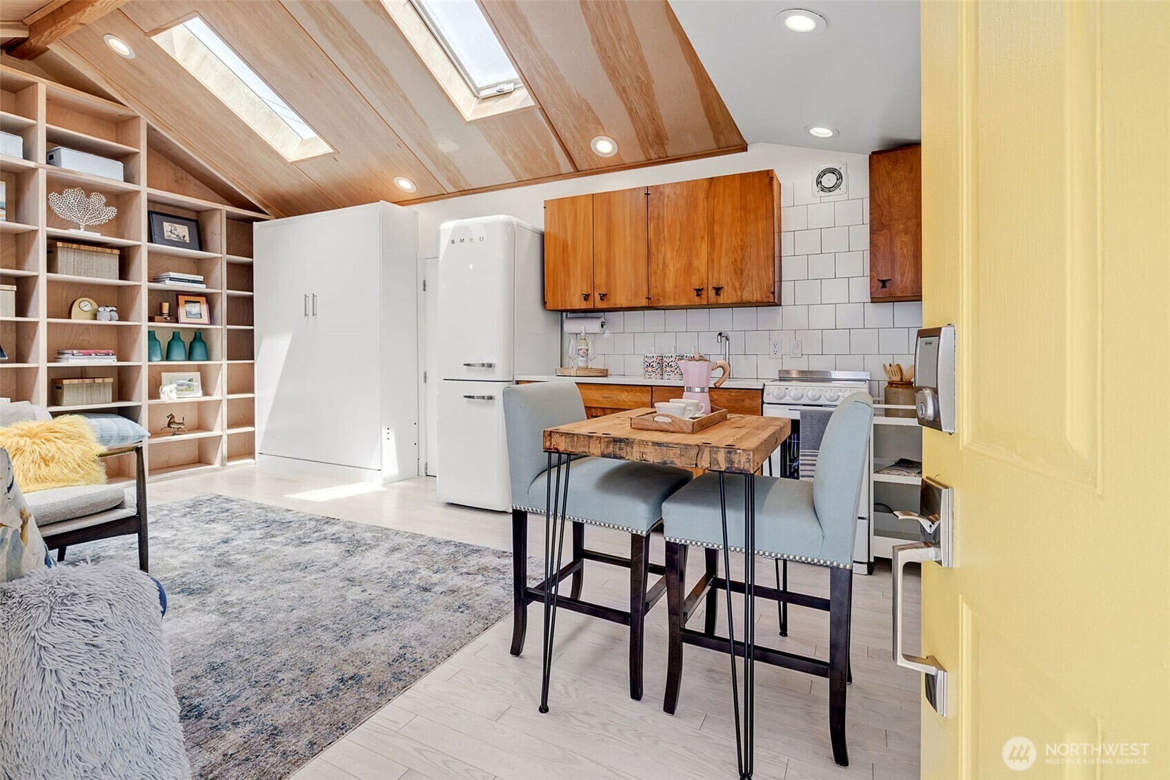 Property Photo: 7755 Earl Avenue NW WA 98117