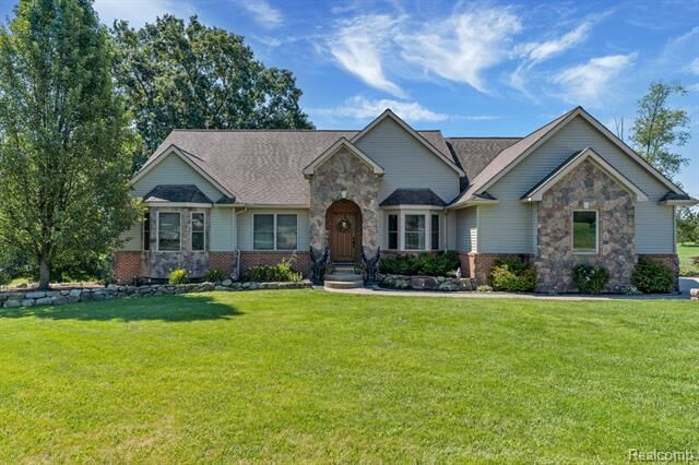 Property Photo:  11068 Meadowview Drive  MI 48438 