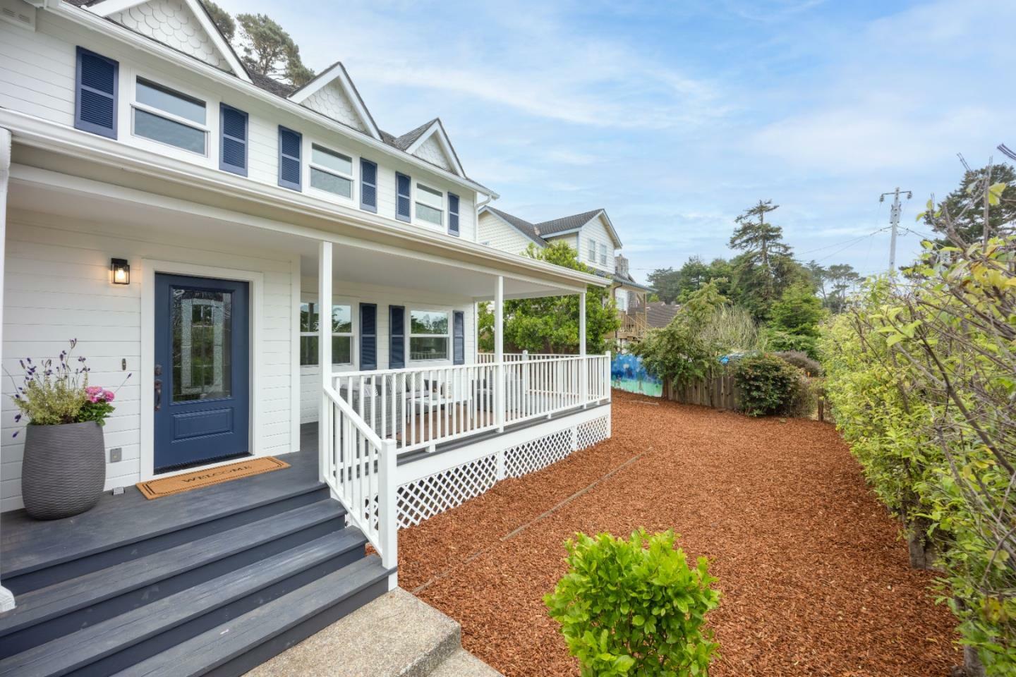 Property Photo:  900 Franklin Street  CA 94037 