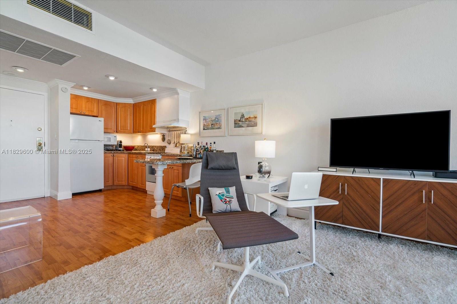 Property Photo: 700 Biltmore Way 914 FL 33134