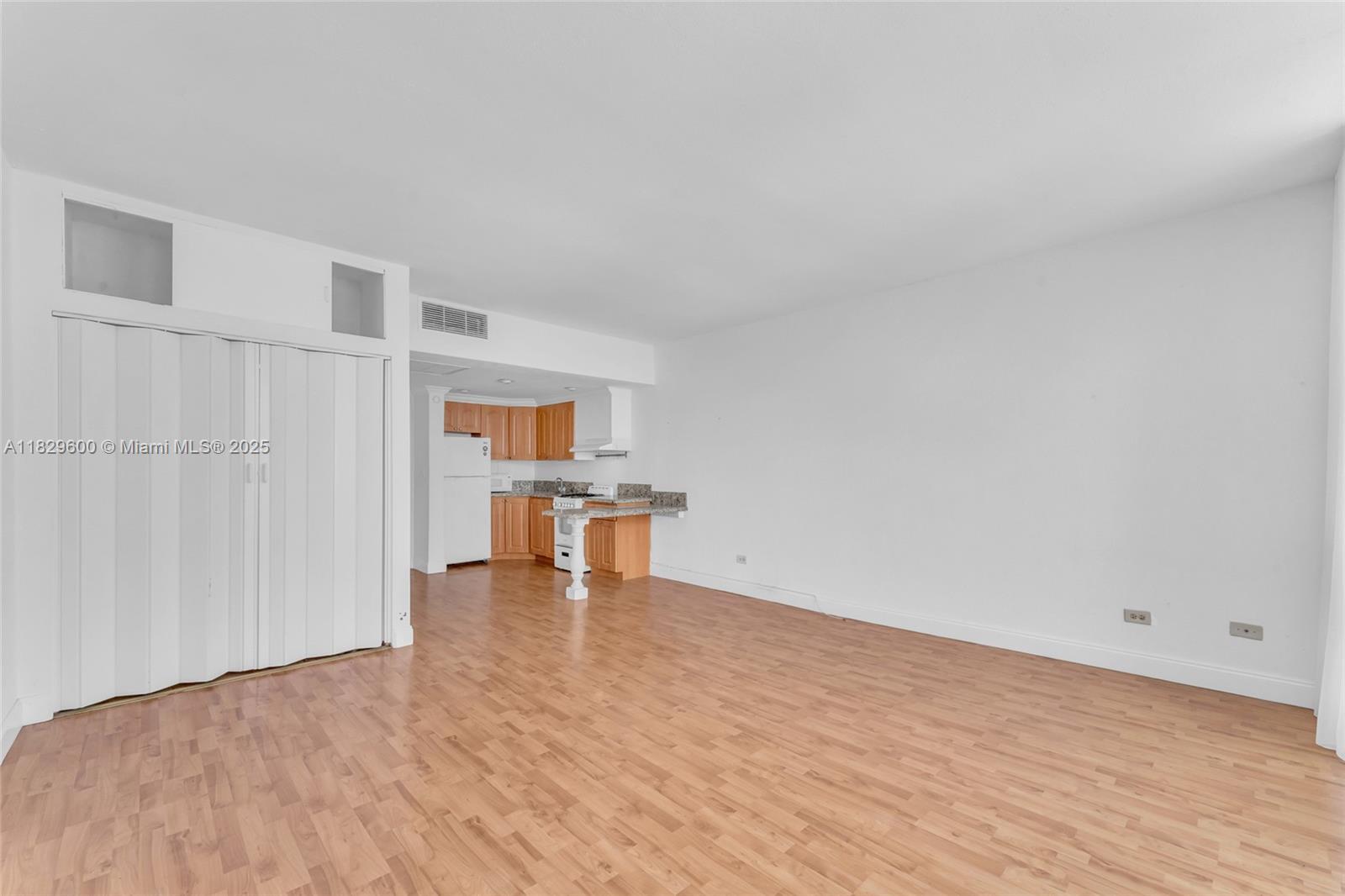 Property Photo: 700 Biltmore Way 914 FL 33134