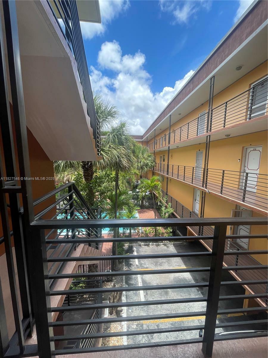 Property Photo: 365 NE 125th St 302 FL 33161