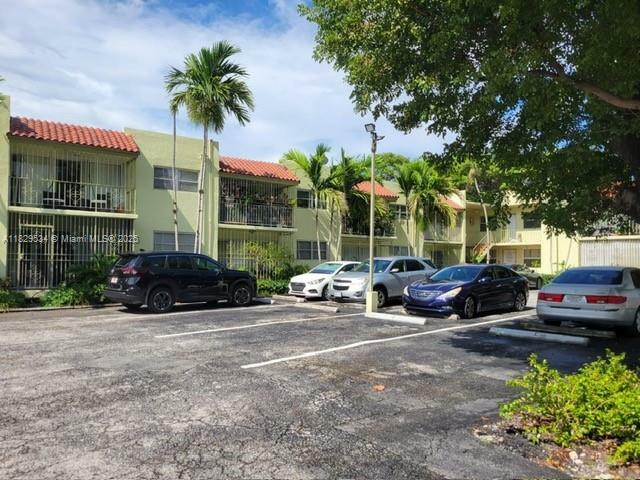 Property Photo: 520 NE 38th St 10 FL 33137