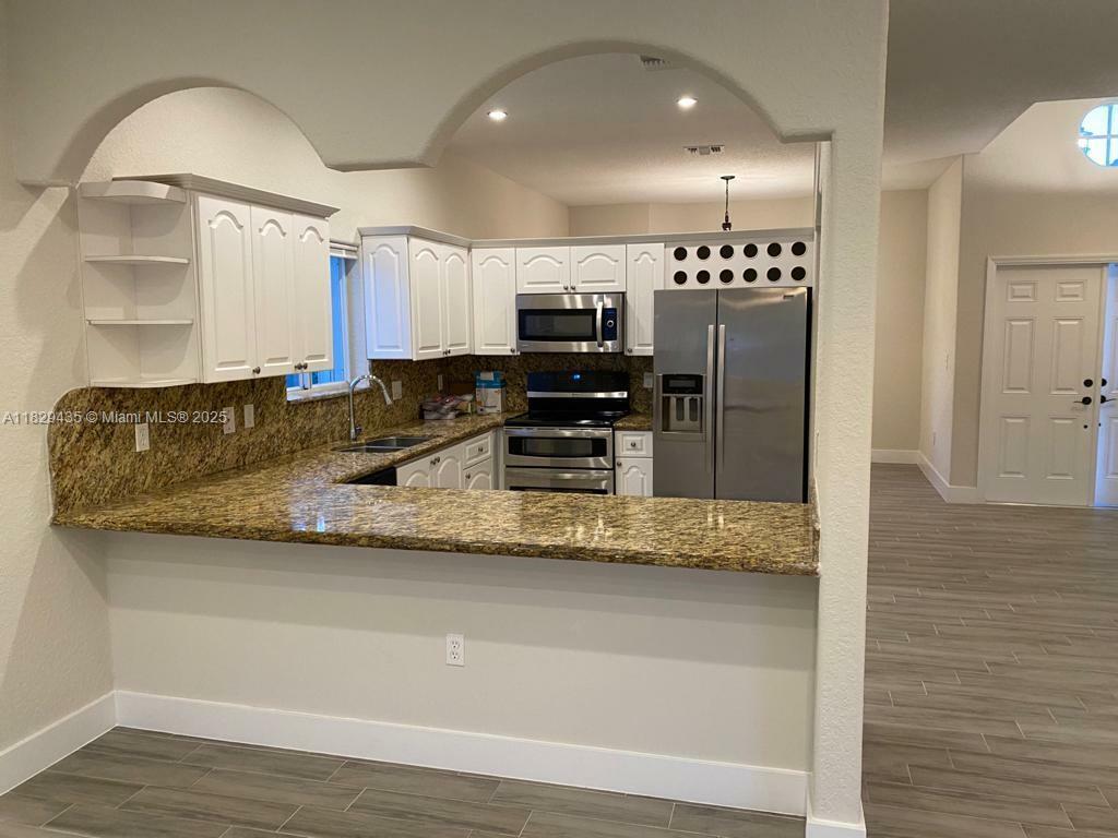 Property Photo: 5521 SW 158th Ct FL 33185