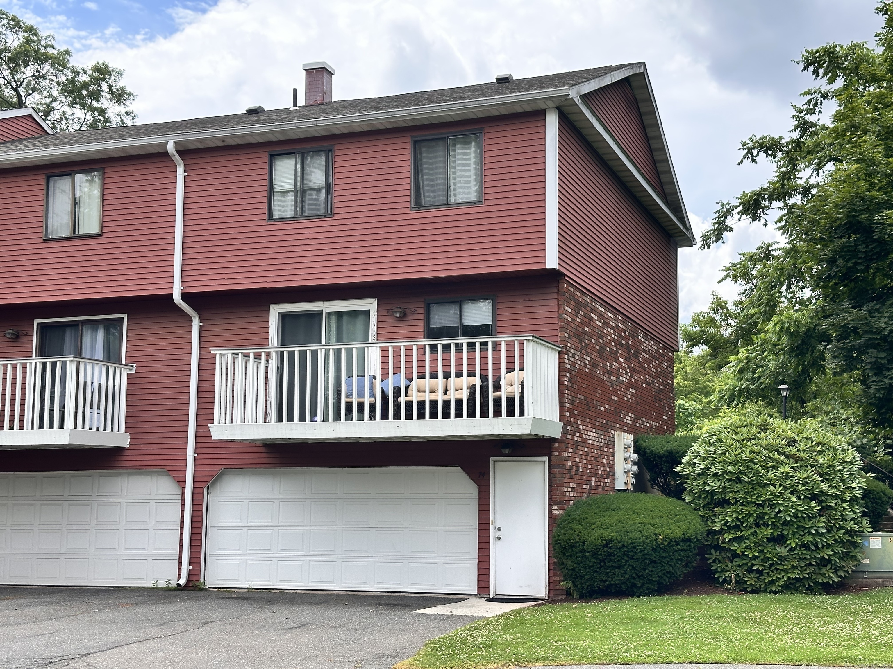 Property Photo: 74 Churchill Drive 74 CT 06111