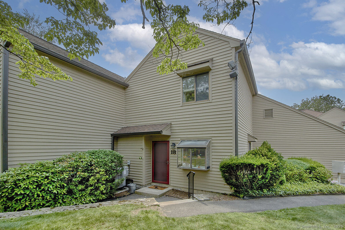 Property Photo: 150 Hope Street Apt 18 CT 06906