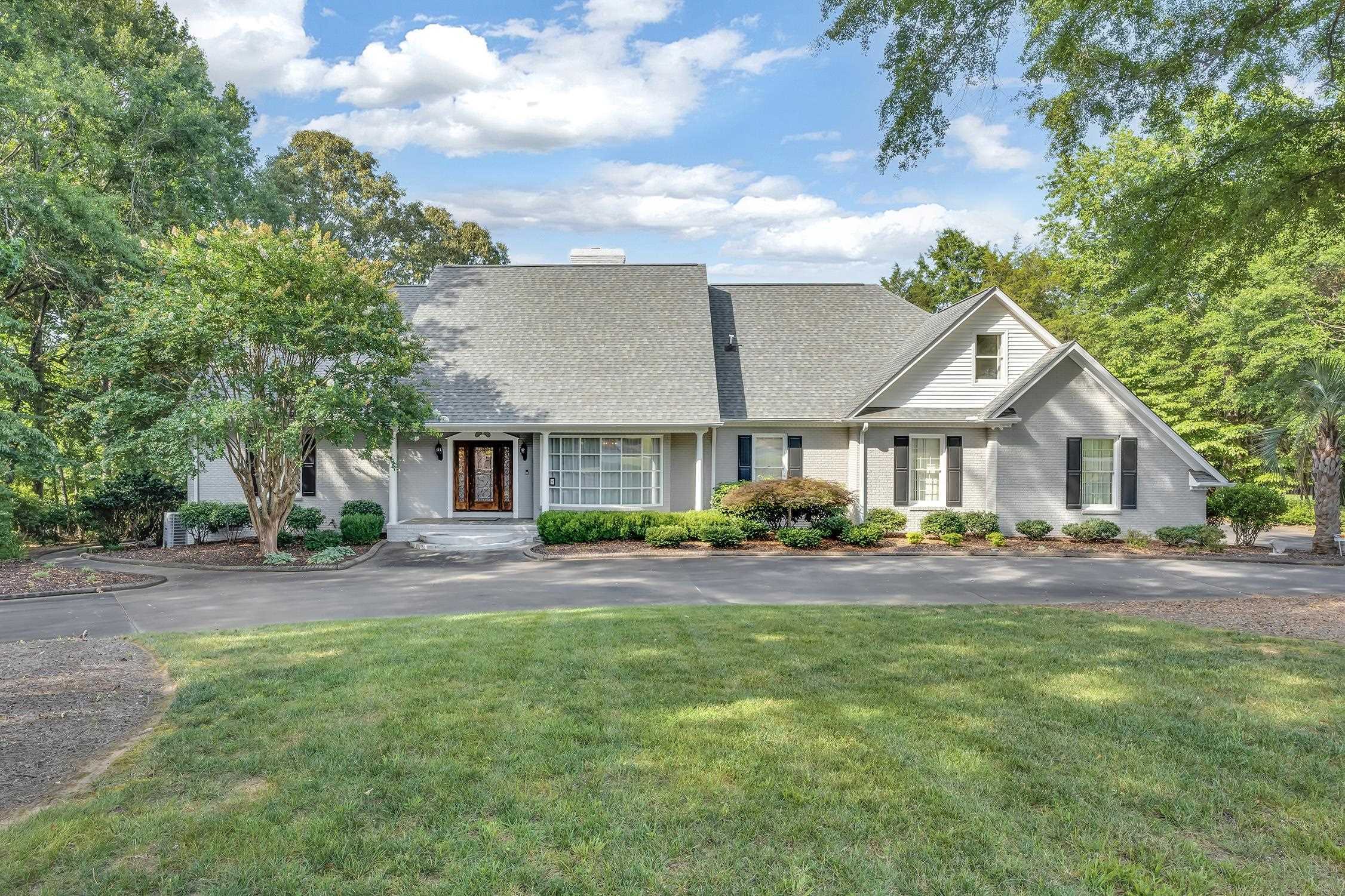 207 Carolina Club Drive  Spartanburg SC 29306 photo