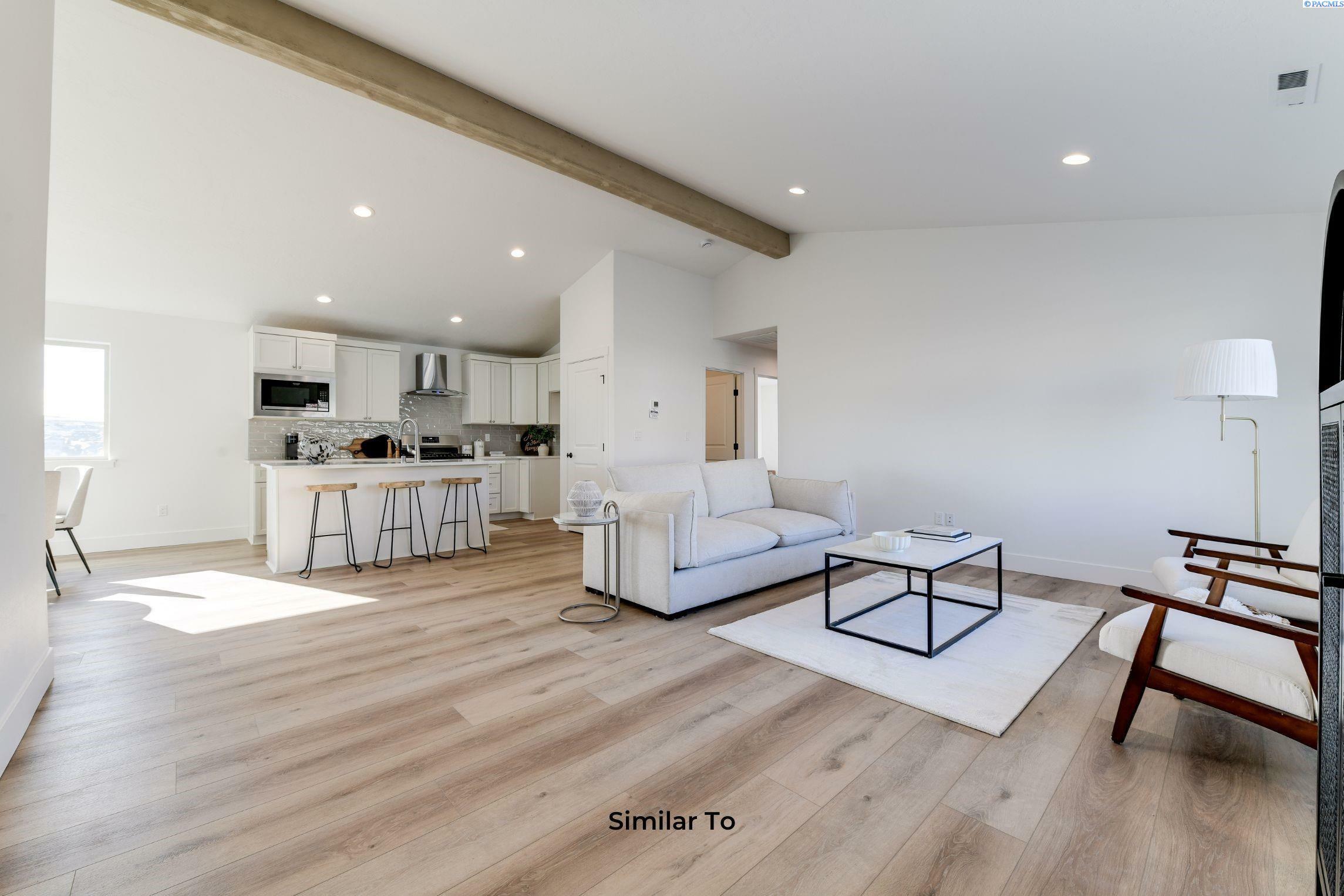Property Photo: 1615 Castlewood Ct WA 98930