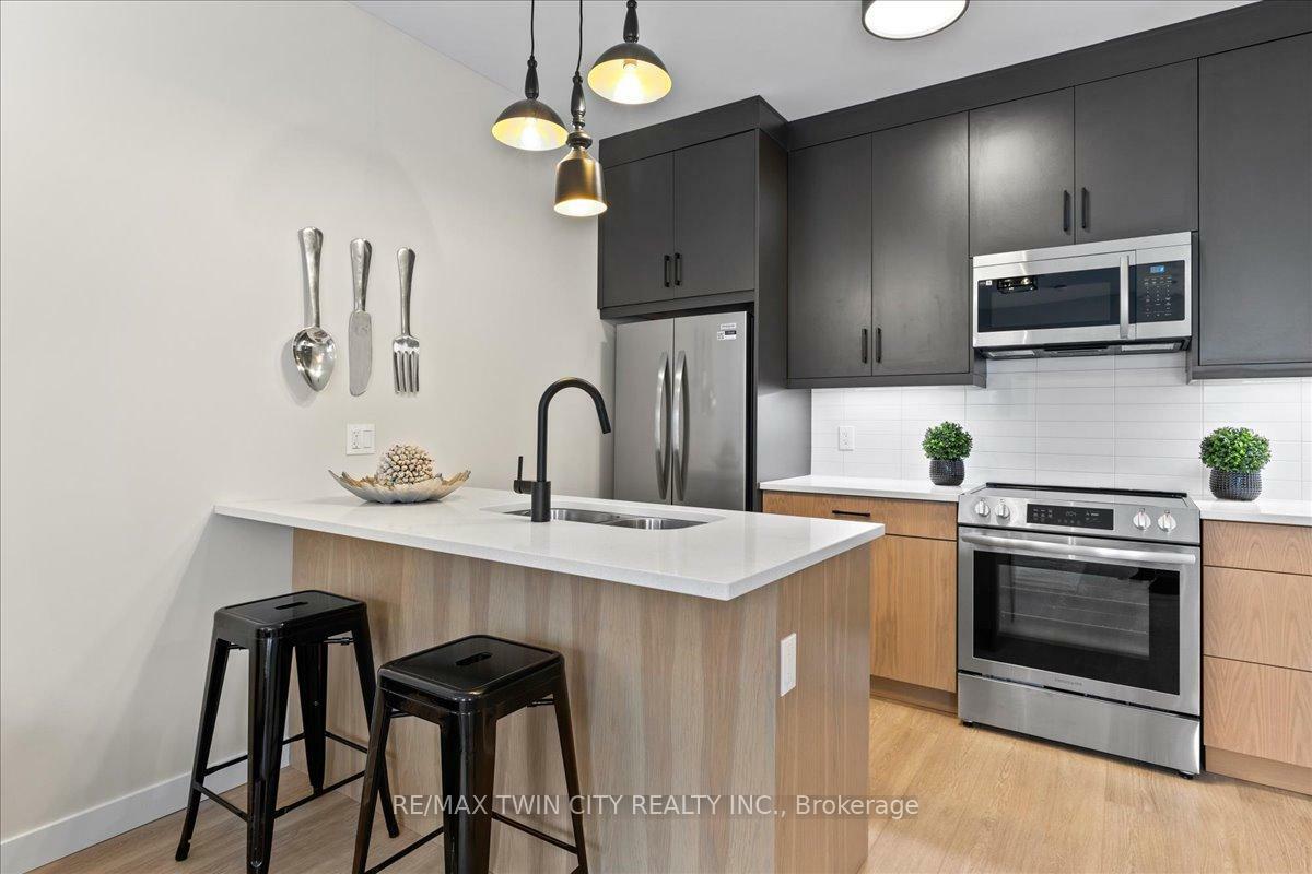 Property Photo: 2 Pipers Green Court ON N2E 3C6