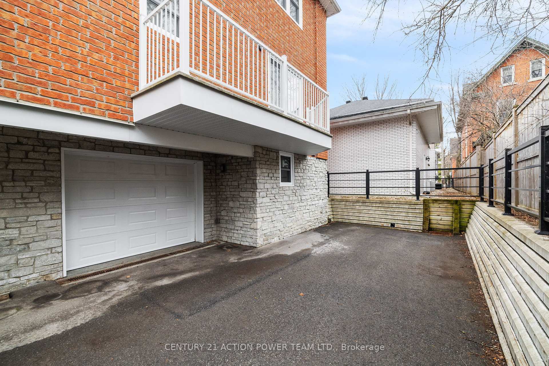 Property Photo: 48 Queen-Victoria Street ON K1M 2K4