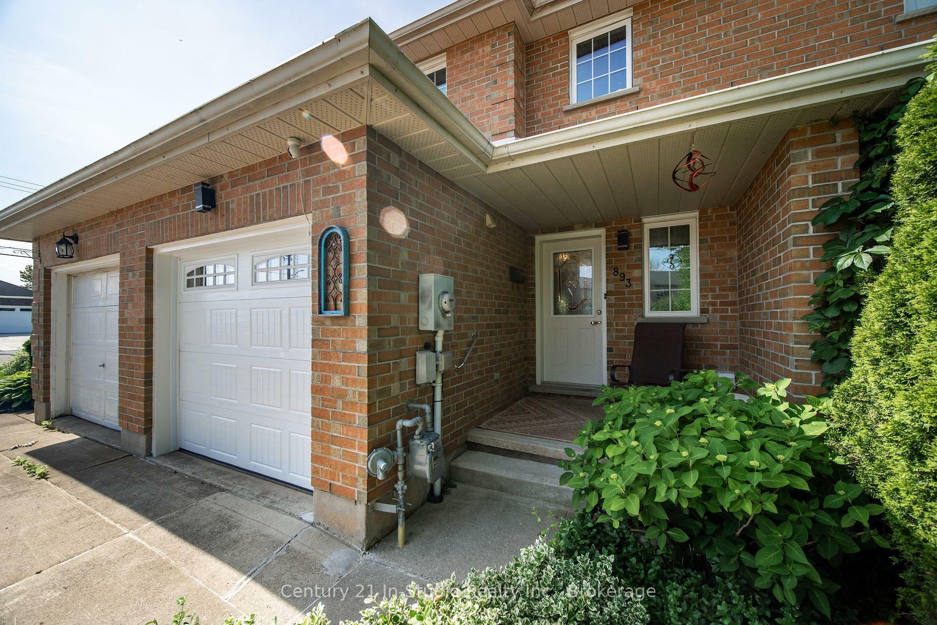 Property Photo: 893 25th A Street E ON N4K 6W6