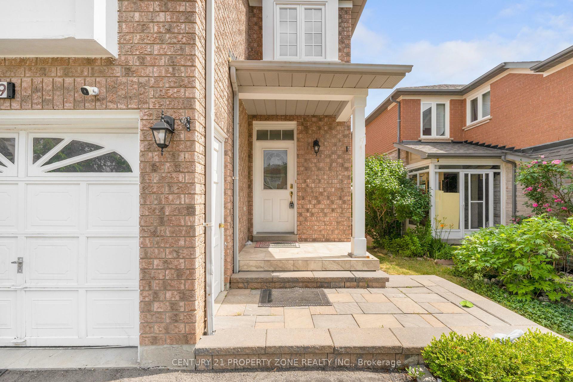 Property Photo: 5469 Palmerstone Crescent ON L5M 5Z8
