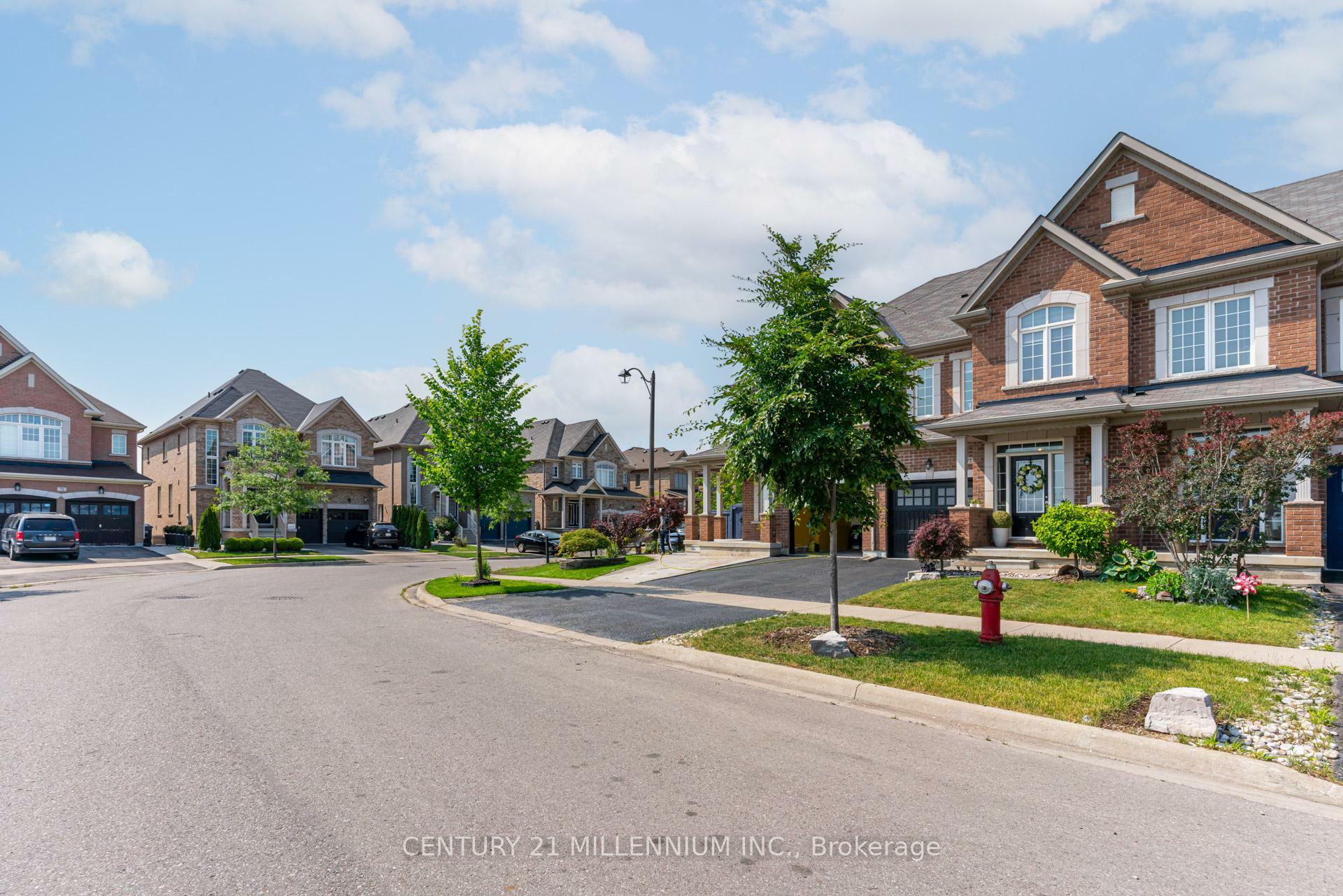 Property Photo: 77 Relton Circle ON L6P 4A7