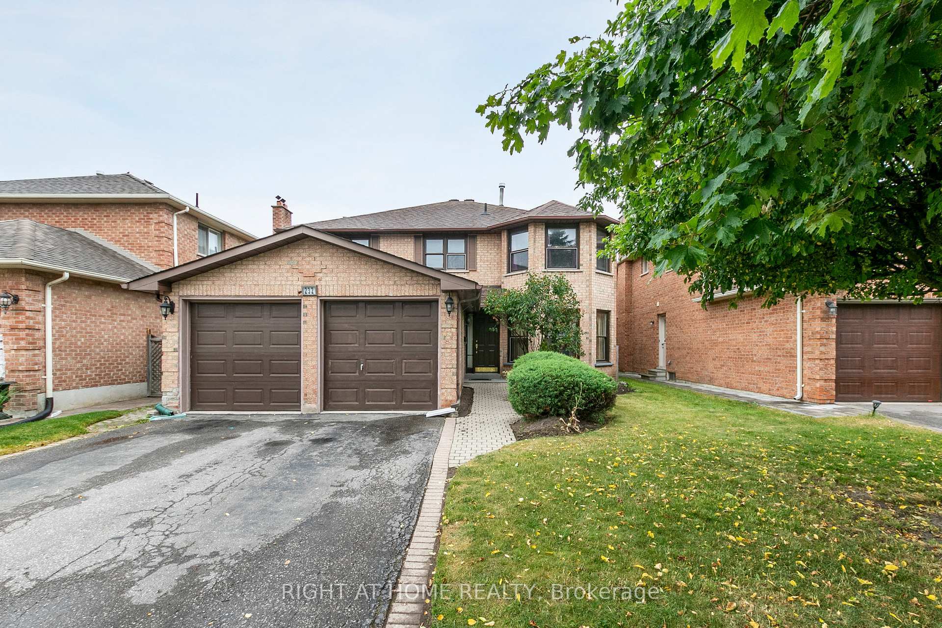 232 Hoover Drive  Pickering ON L1V 6B7 photo