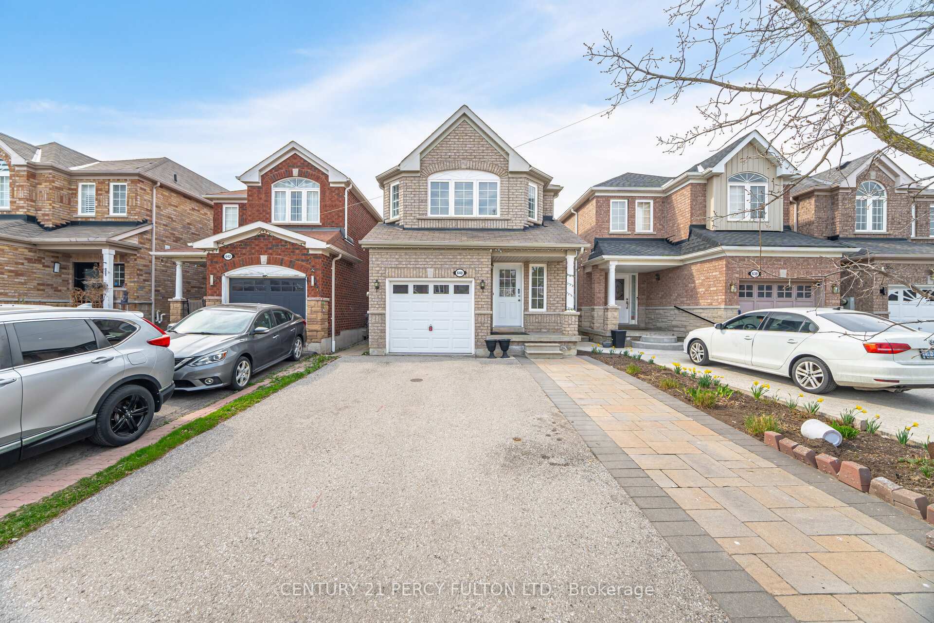 Property Photo: 640 Sunbird Trail ON L1X 2X7