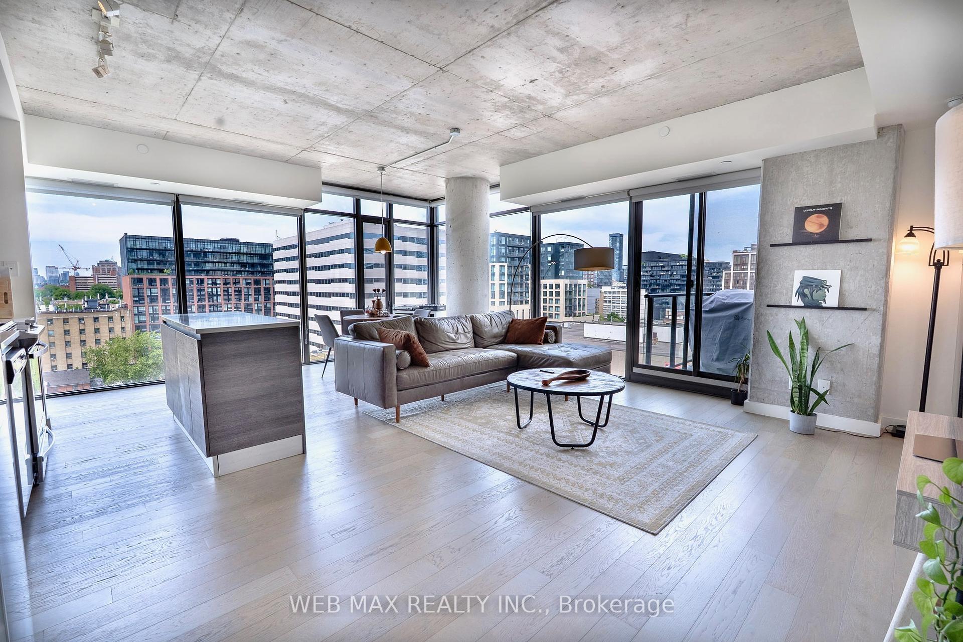 Property Photo: 111 Bathurst Street 1005 ON M5V 0M9