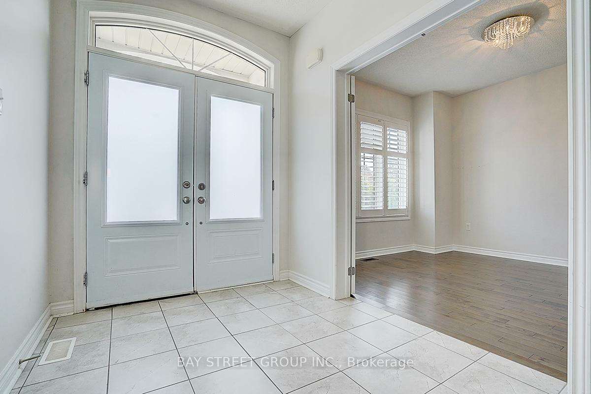 Property Photo: 852 William Lee Avenue ON L1K 0W2