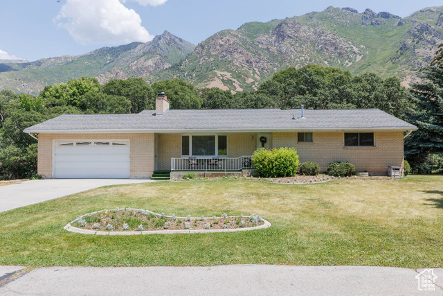 Property Photo: 1047 E Oak Hill Dr S UT 84004