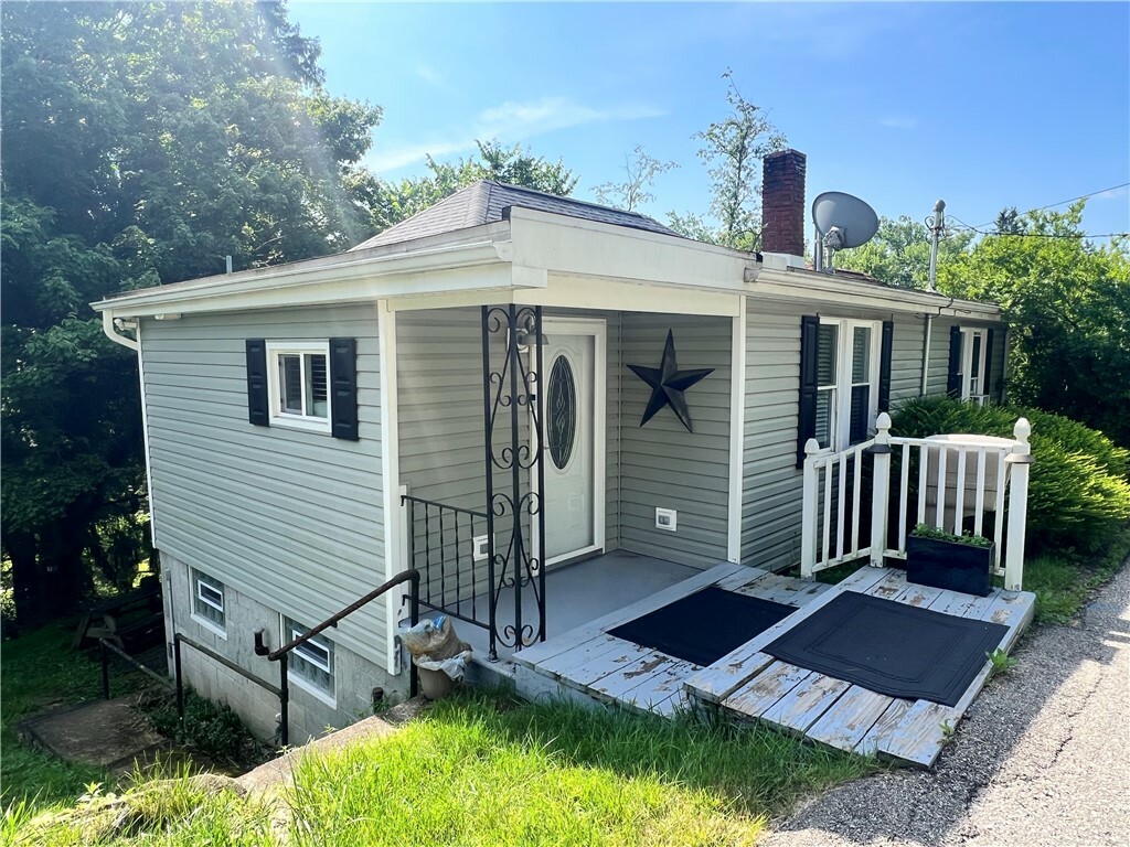 Property Photo: 209 Bryant St PA 15637