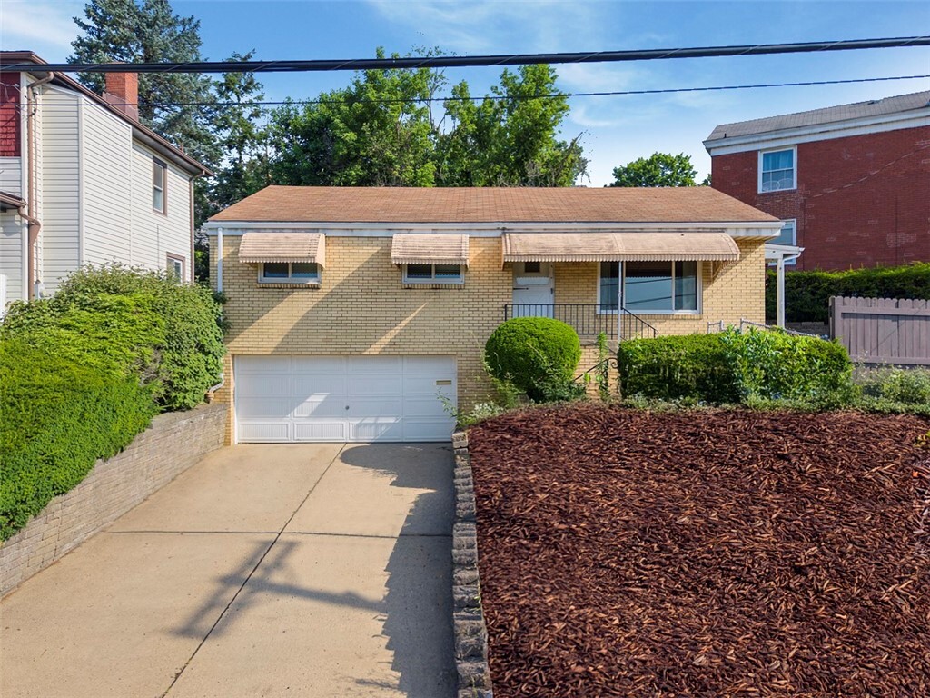 Property Photo: 400 Ariston Ave PA 15210