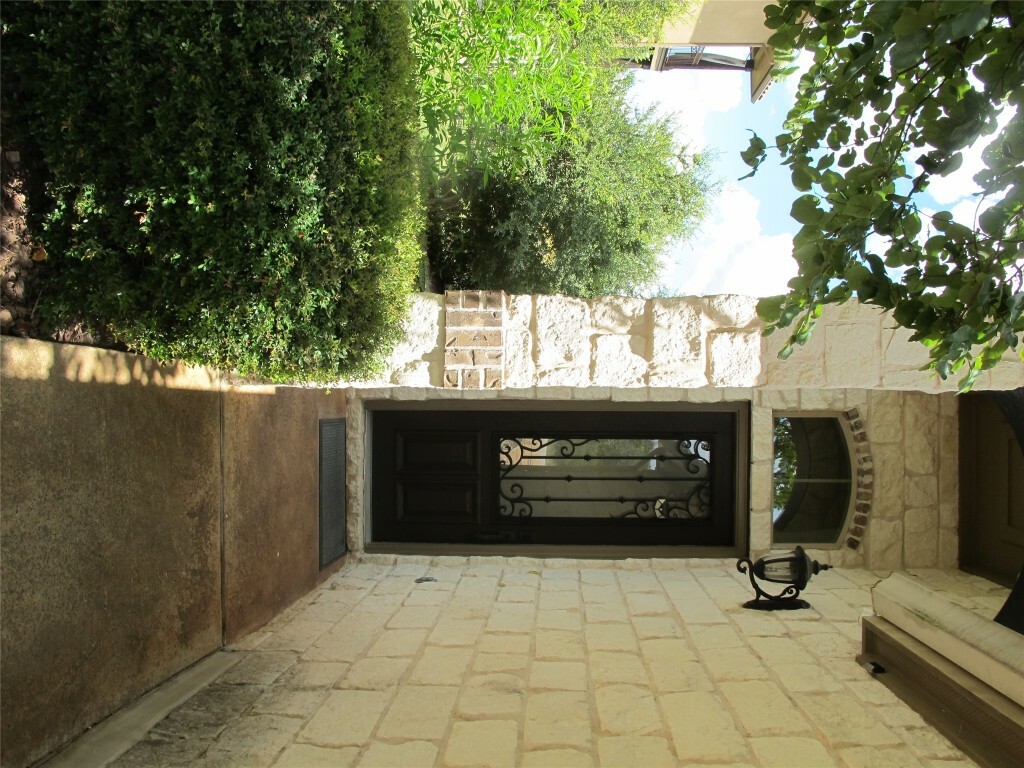 Property Photo: 509 S Meadowlark Street A TX 78734