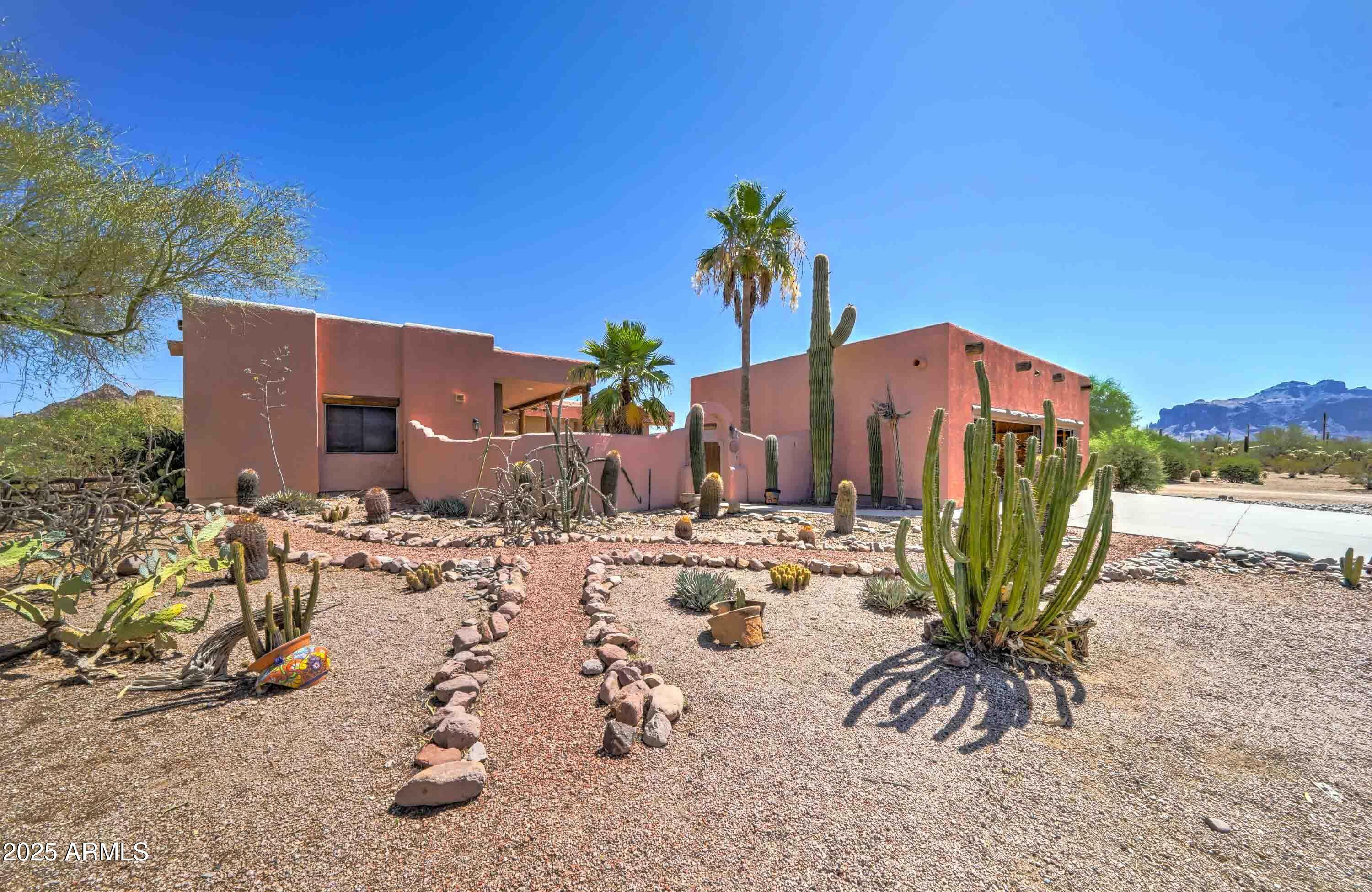 Property Photo: 14 E Kaniksu Street AZ 85119