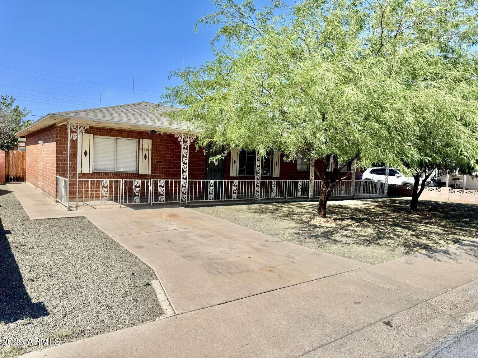Property Photo:  3006 W Stella Lane  AZ 85017 