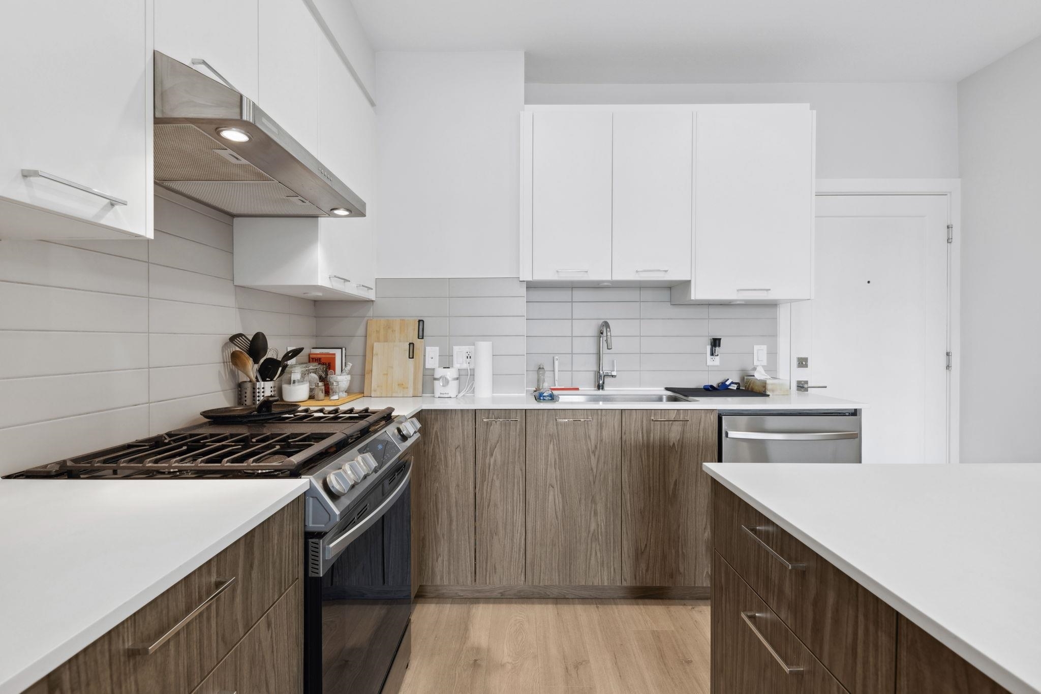 Property Photo: 3315 148 Street 403 BC V4P 0H5