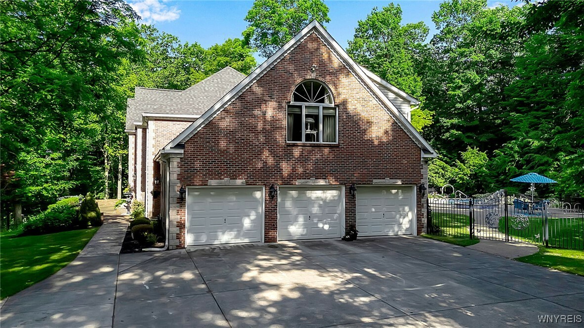 Property Photo: 9875 Hollingson Rd NY 14031
