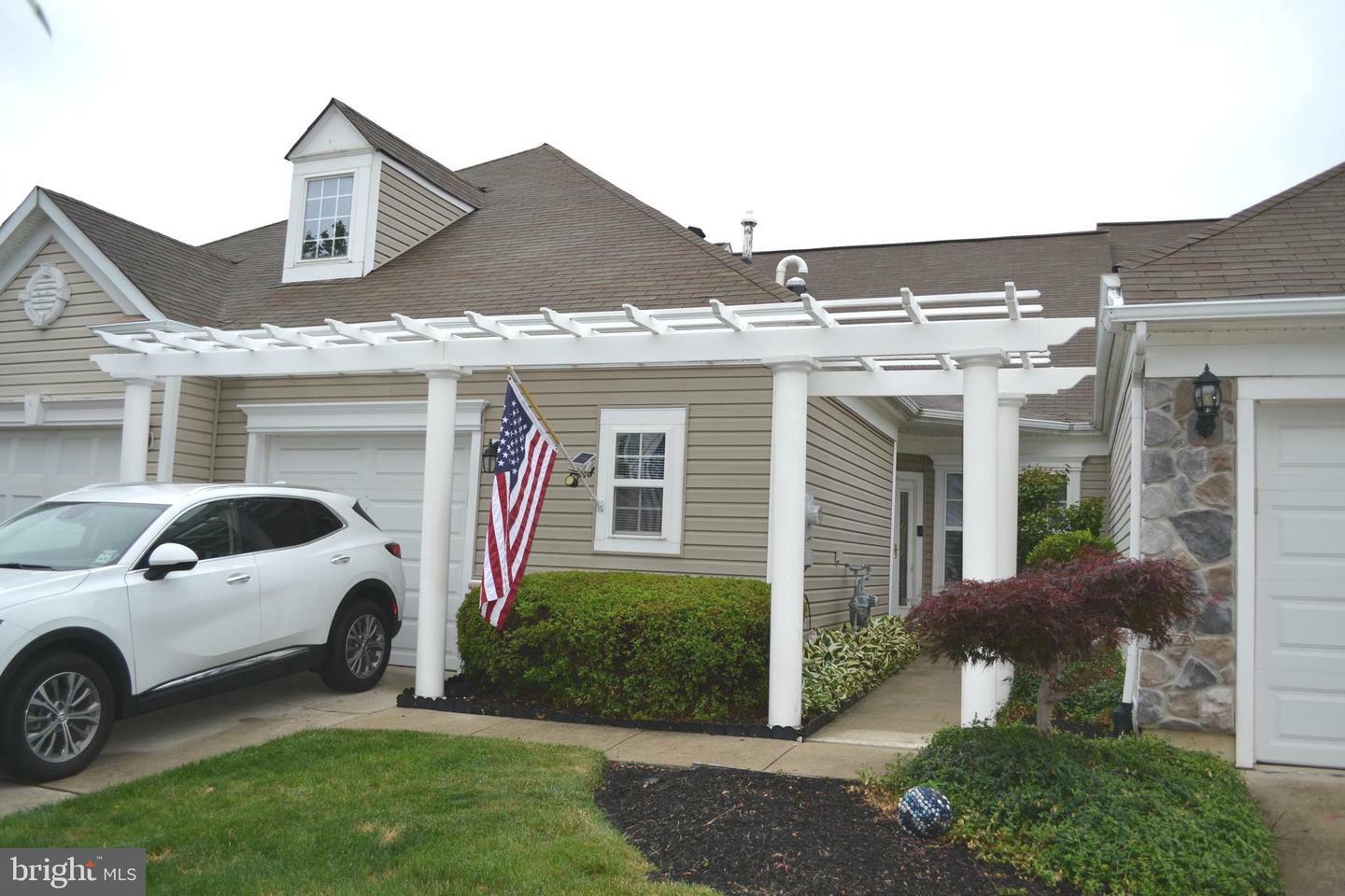 39 Sparrow Dr  Hamilton NJ 08690 photo