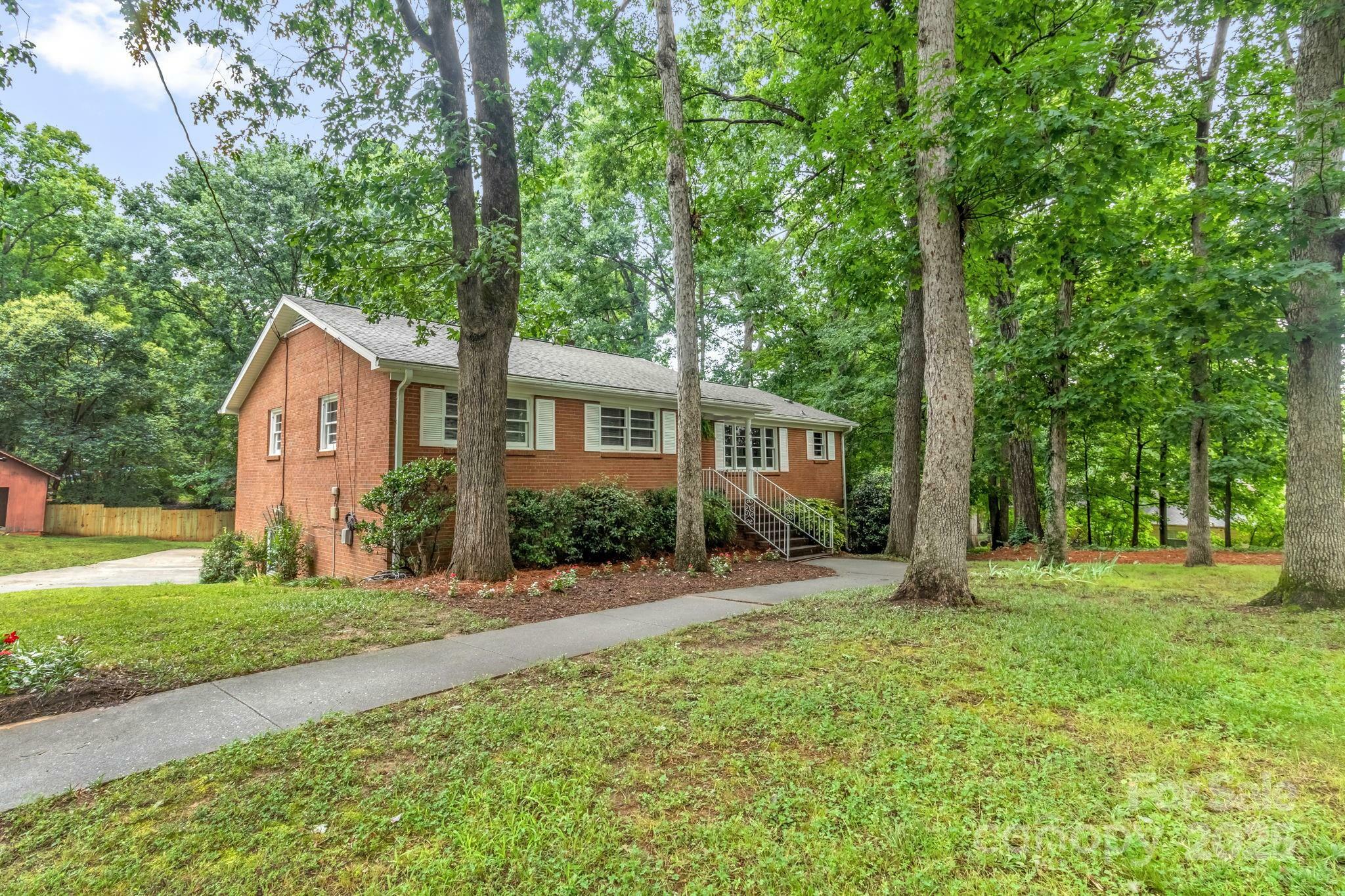 Property Photo: 1623 Lumarka Drive NC 28212