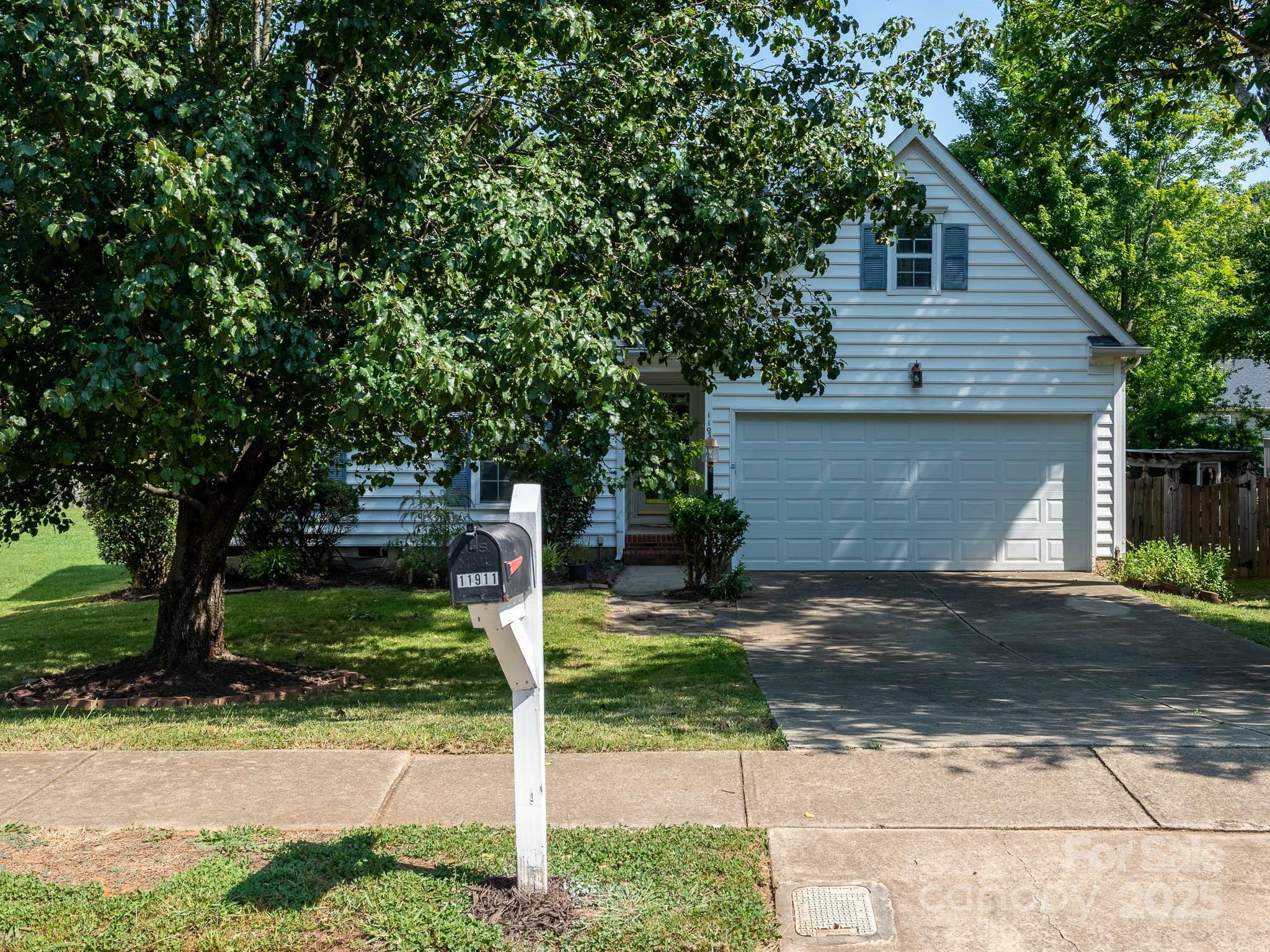 Property Photo: 11911 Brownestone View Drive NC 28269