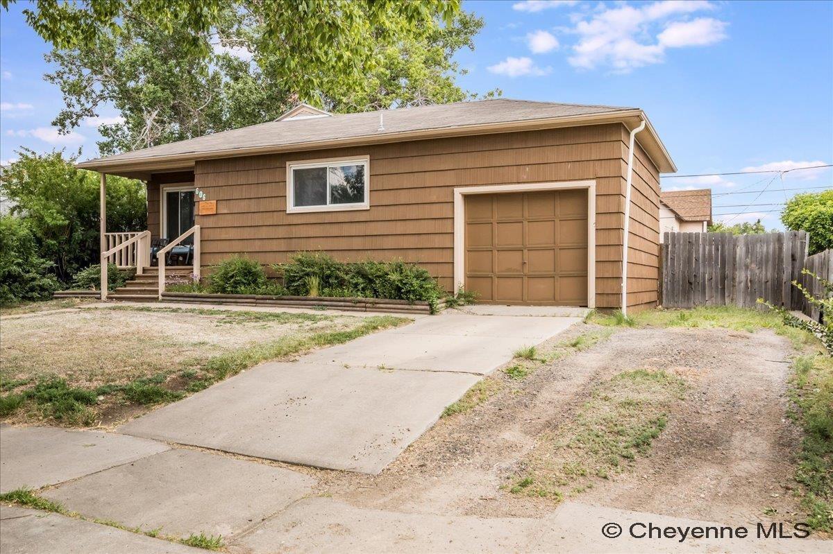 Property Photo:  606 Russell St  WY 82070 