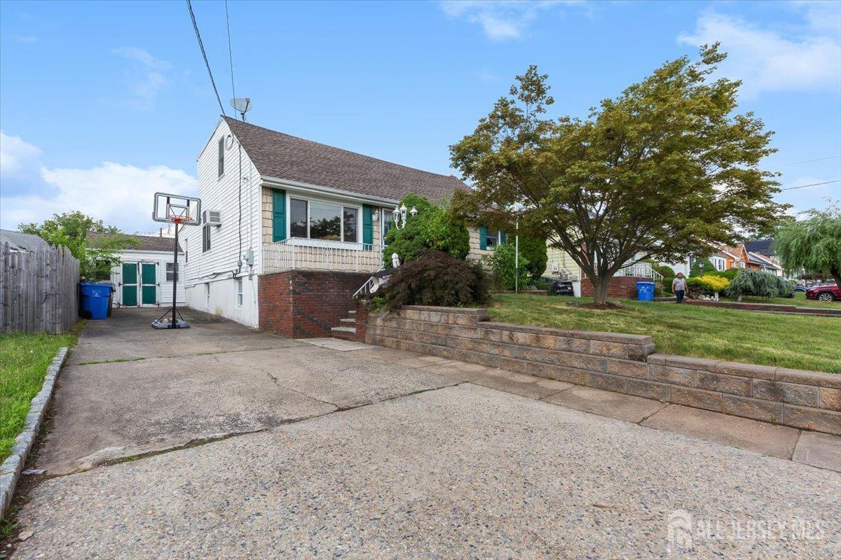 Property Photo:  18 Westbury Road  NJ 08830 