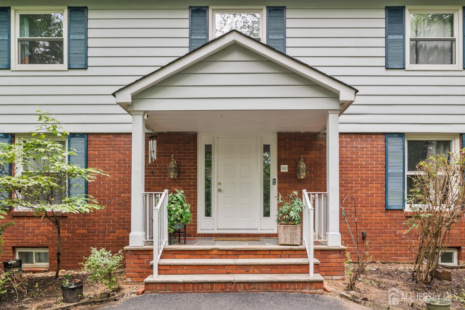 Property Photo:  910 Curtis Place  NJ 08902 