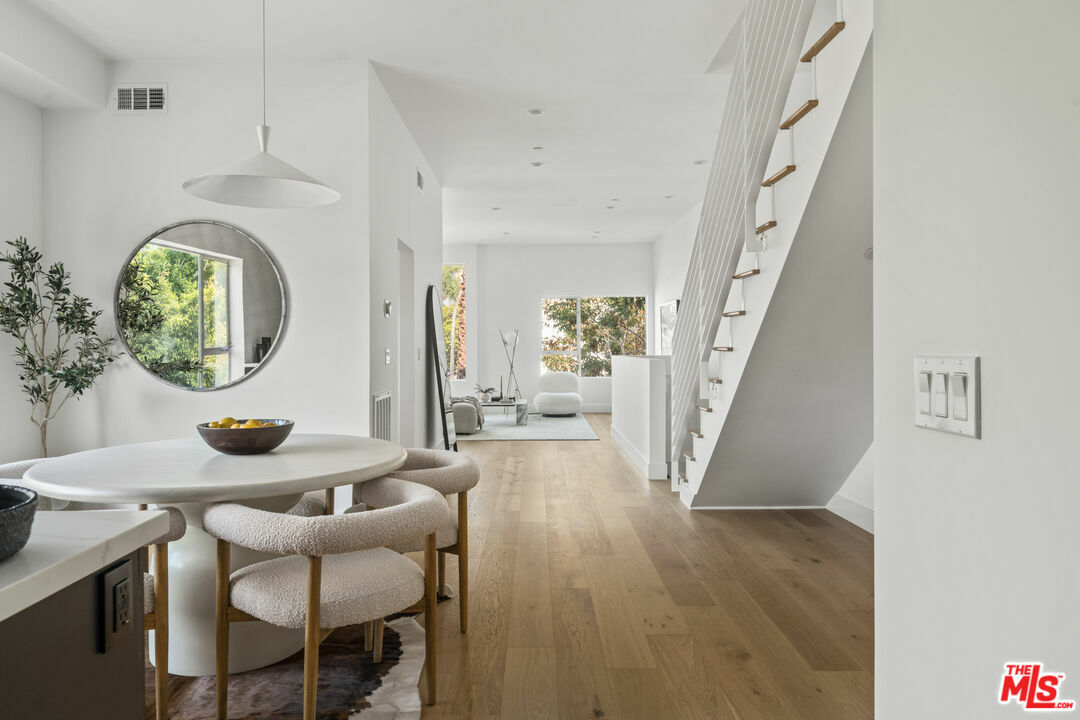 Property Photo:  1801 S Orange Dr  CA 90019 